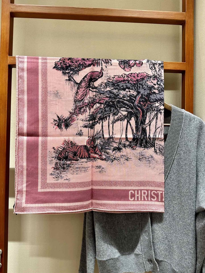 CHRISTIAN DIOR